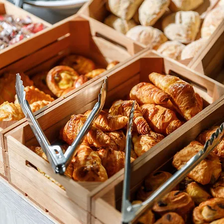 Отель Cezanne Канны