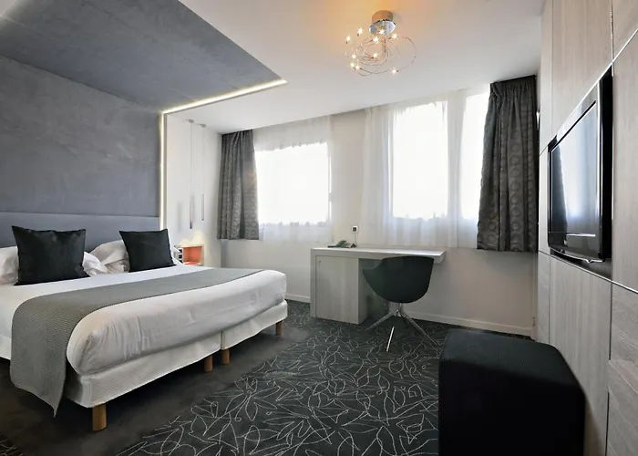 Hotel Cezanne 4*